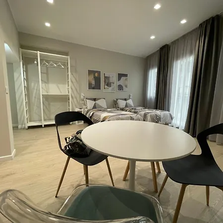 La Fenice House מקומר